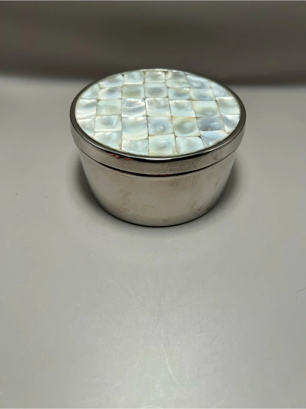 Round Mother-of-Pearl Inlay Trinket Box